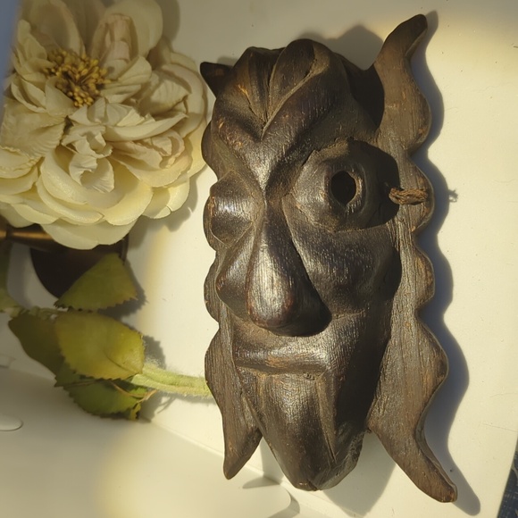 ⭐Vintage Mask - Picture 2 of 6